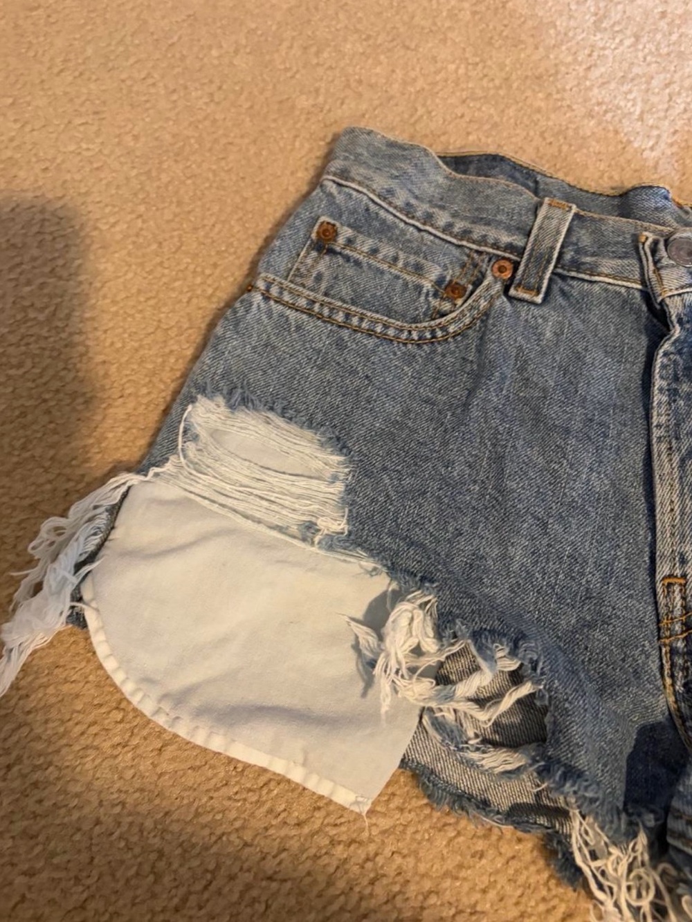 LEVI Shorts - Picture 3 of 4